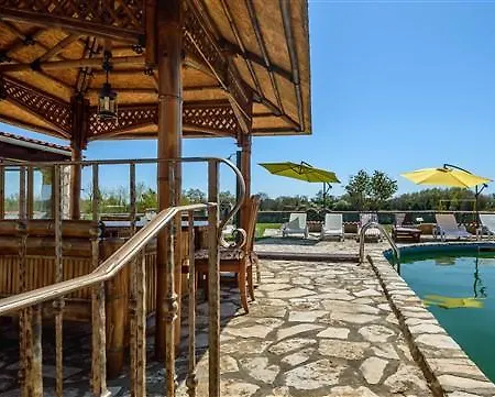 Archy Villa *