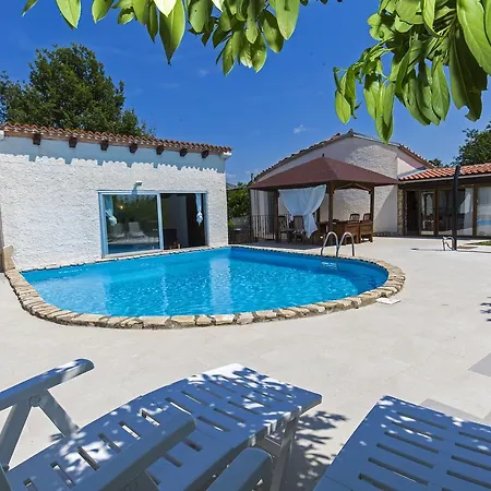 Archy Villa Loborika